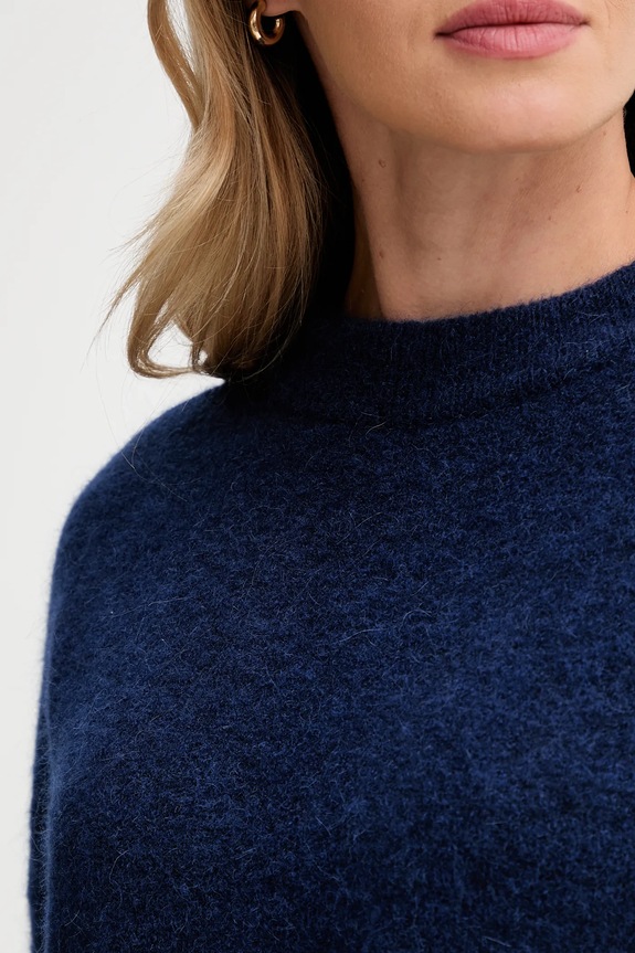 Pulover s dodatkom vune alpake Sessun 25109019 mornarsko plava
