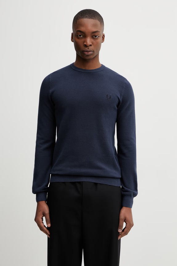 Bavlnený sveter Fred Perry jednofarebný tmavomodrá K1309