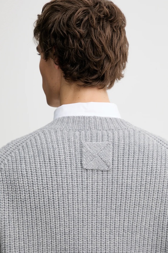 Vlnený kardigán Nanushka NU25PFCA05591 sivá NU25PFCA05591