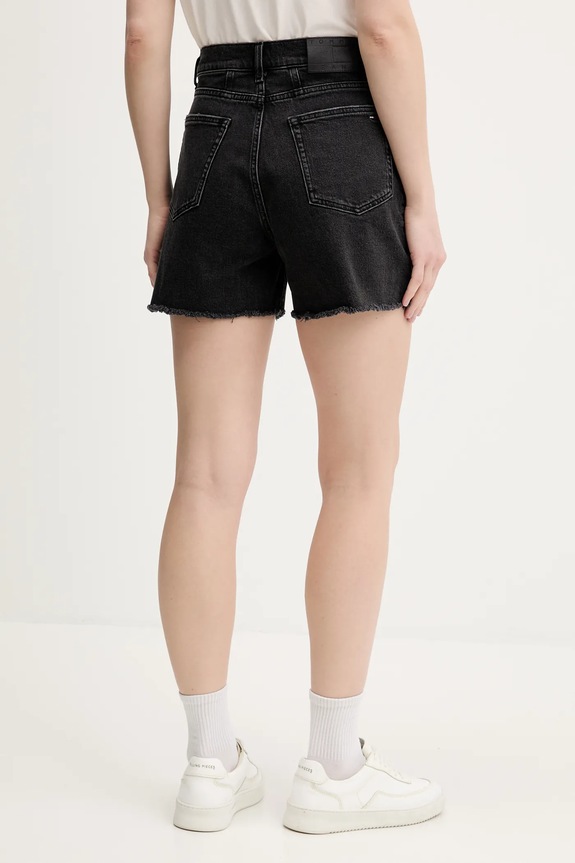 Oblačila Jeans kratke hlače Tommy Jeans DW0DW21381 črna
