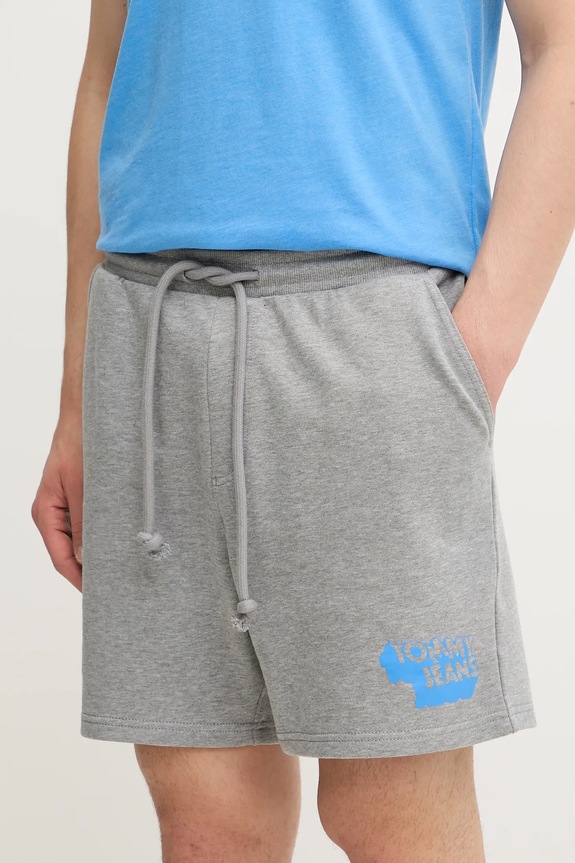 Bombažne kratke hlače Tommy Jeans Pletenina siva DM0DM21803