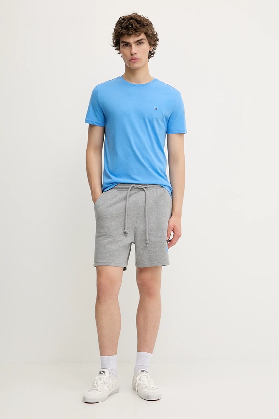Bombažne kratke hlače Tommy Jeans DM0DM21803 siva AW25