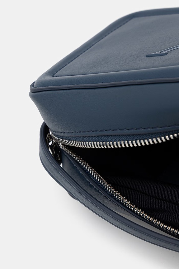 Calvin Klein torebka crossbody damska z imitacji skóry LV04F3220G granatowy