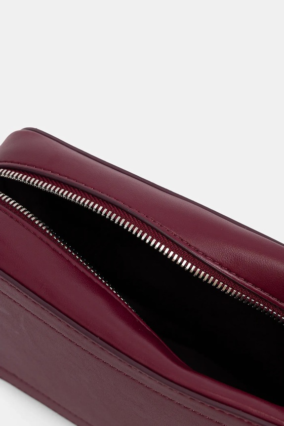 Calvin Klein geantă crossbody de damă cu imitație de piele LV04F3220G burgundia