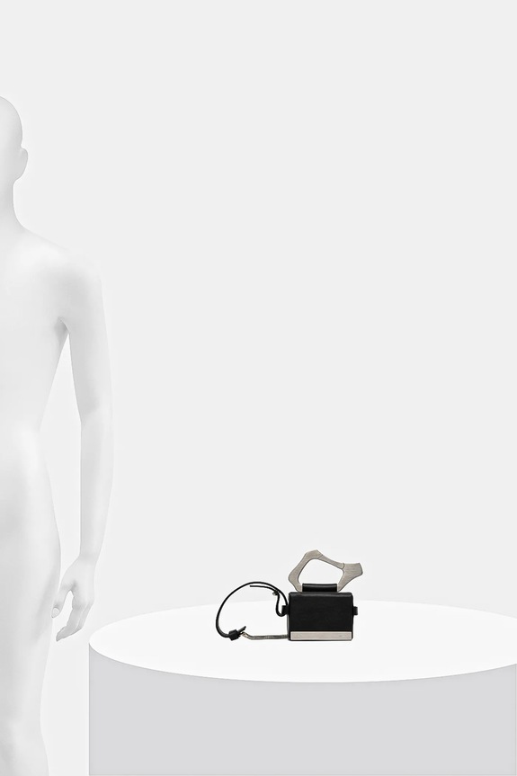 Heliot Emil leather earbud case PREAW25.15.46.L03.BLK01 black