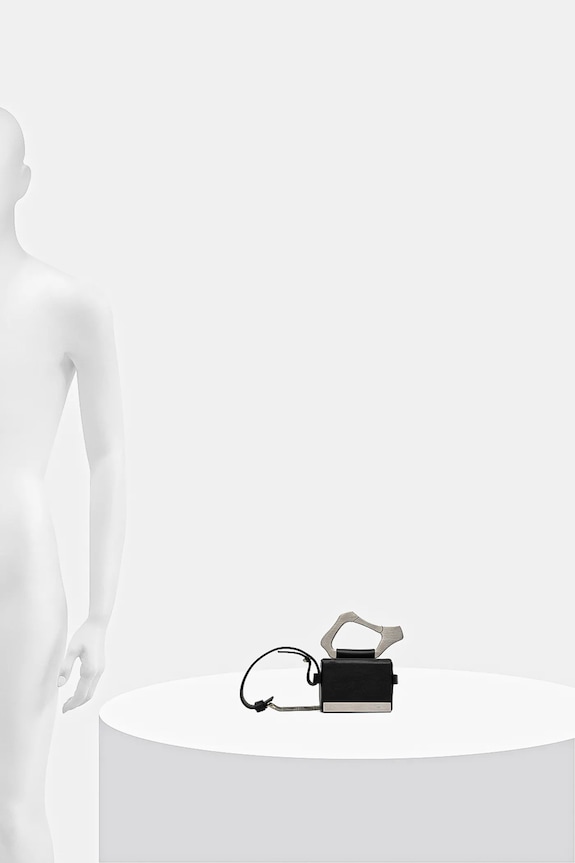 Heliot Emil leather earbud case PREAW25.15.46.L03.BLK01 black