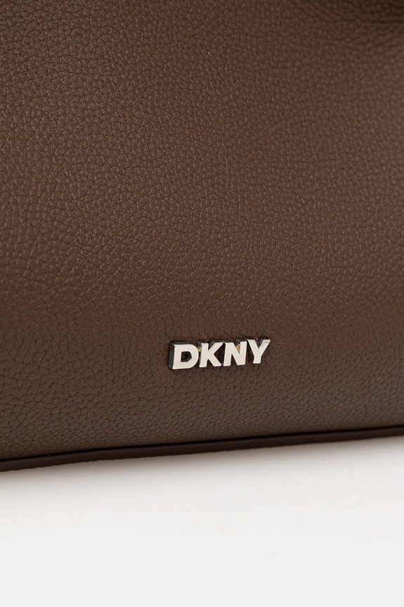Dkny poșetă PAULA maro R53BAM60