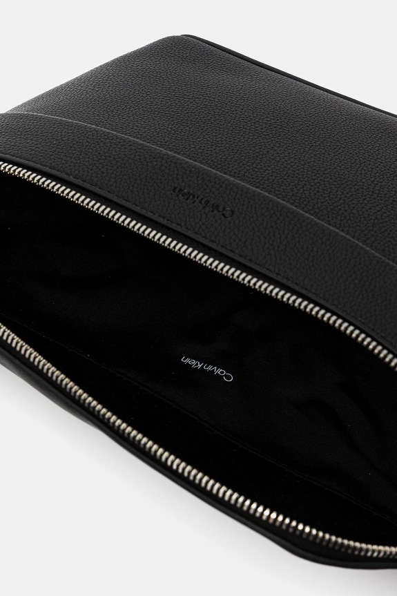 Calvin Klein övtáska fekete LV04D3002G