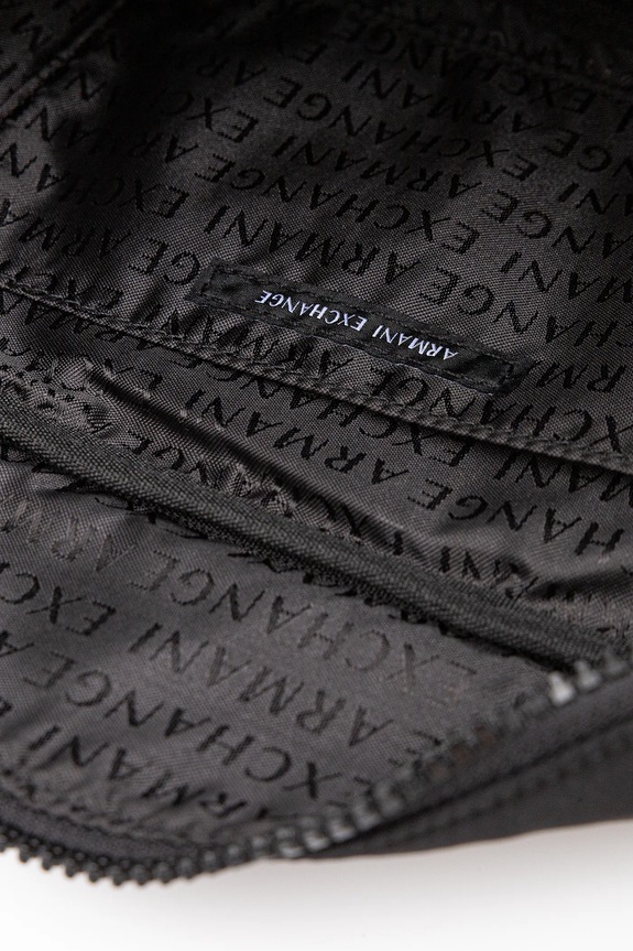 Ľadvinka Armani Exchange XM001605.AF17206 čierna