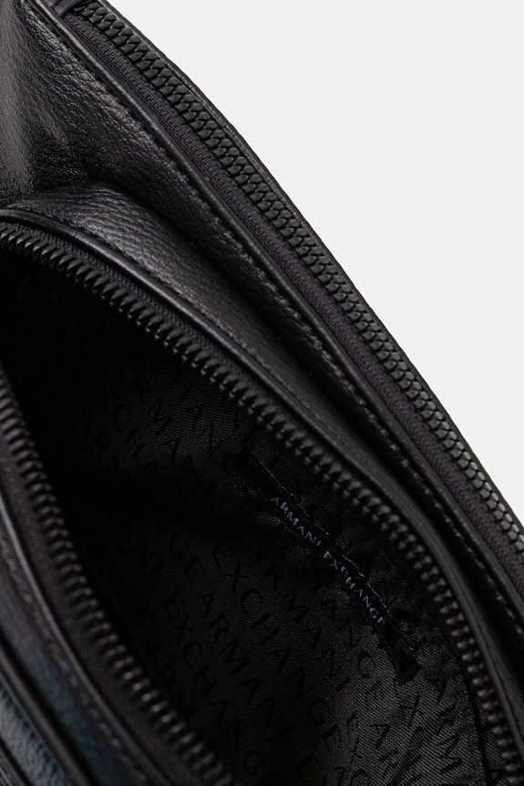 Ľadvinka Armani Exchange čierna XM001639.AF17205