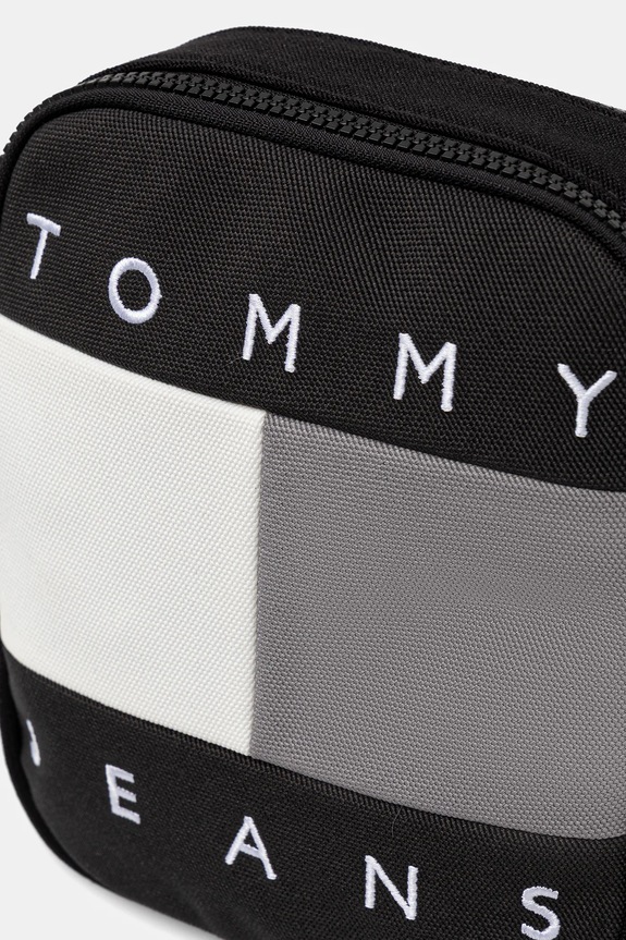 Malá taška Tommy Jeans čierna AM0AM13716