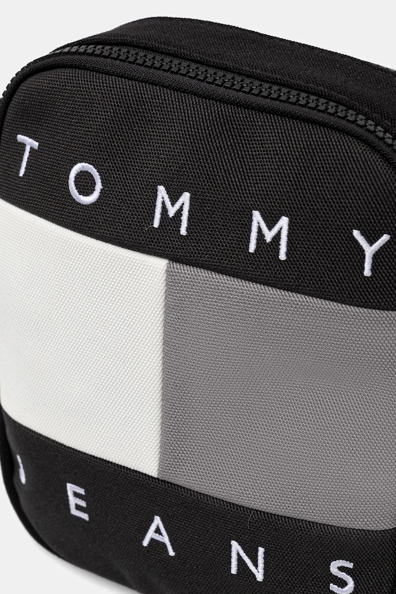 Malá taška Tommy Jeans čierna AM0AM13716