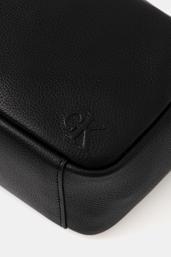 Calvin Klein kosmetyczka czarny LV04D1090G