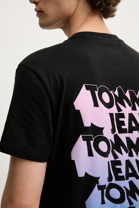 Βαμβακερό μπλουζάκι Tommy Jeans DM0DM21589 μαύρο