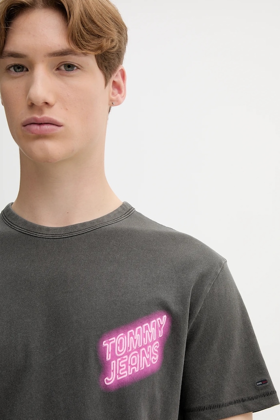 Bavlnené tričko Tommy Jeans sivá DM0DM21829