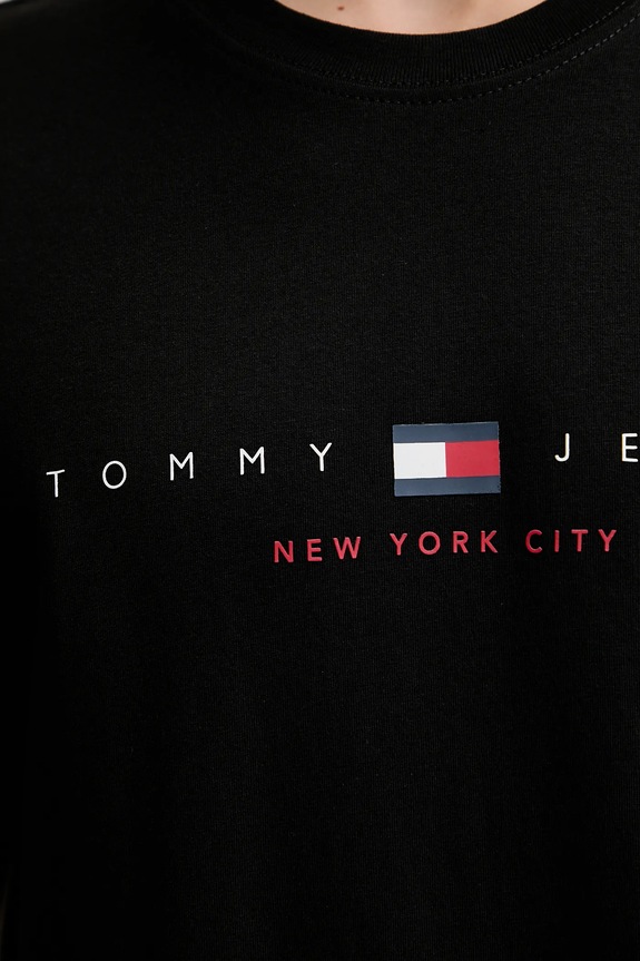 Pamučna majica Tommy Jeans crna DM0DM21911