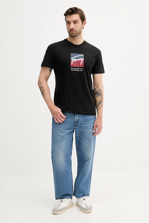 Bombažna kratka majica Tommy Jeans DM0DM21940 črna AW25