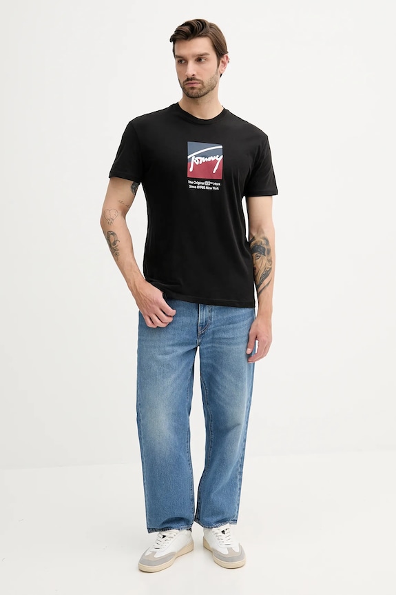 Bombažna kratka majica Tommy Jeans DM0DM21940 črna AW25