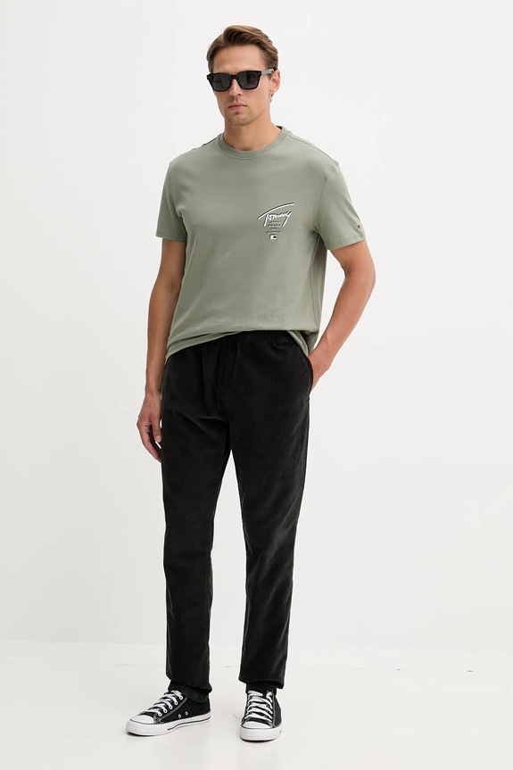 Bavlněné tričko Tommy Jeans DM0DM22120 zelená AW25