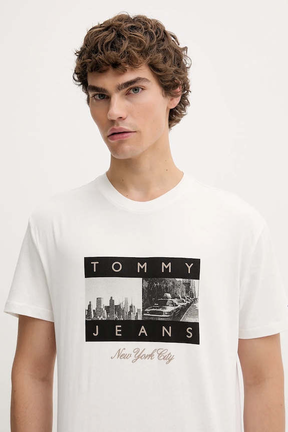 Βαμβακερό μπλουζάκι Tommy Jeans λευκό DM0DM22464