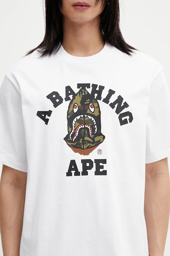 Хлопковая футболка A Bathing Ape 1st Camo Shark Seijin белый 001TEL801316M