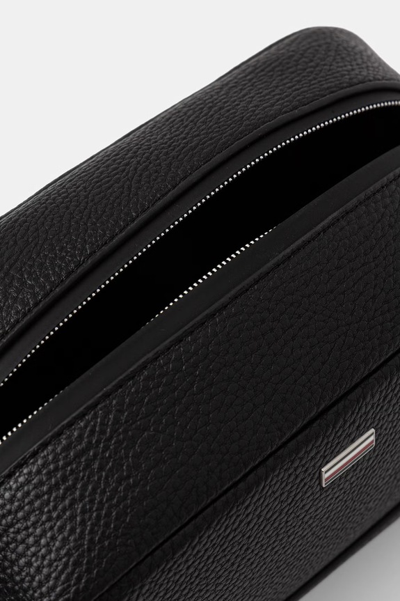 Tommy Hilfiger kozmetická taška dámska z imitácie kože čierna AM0AM14485