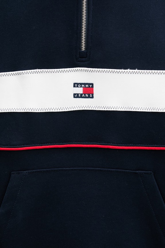 Tommy Jeans dukserica za muškarce od pamuka DM0DM23244 mornarsko plava