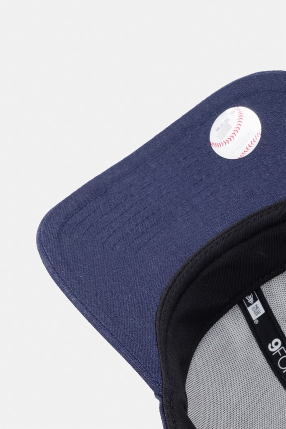 New Era Καπέλο με γείσο από πρόσμιξη λινού LINEN 940 MC NYY σκούρο μπλε 60856291