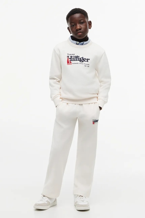 Chłopiec Tommy Hilfiger spodnie dresowe dziecięce bawełniane KB0KB10593.128.176.9BY2 biały
