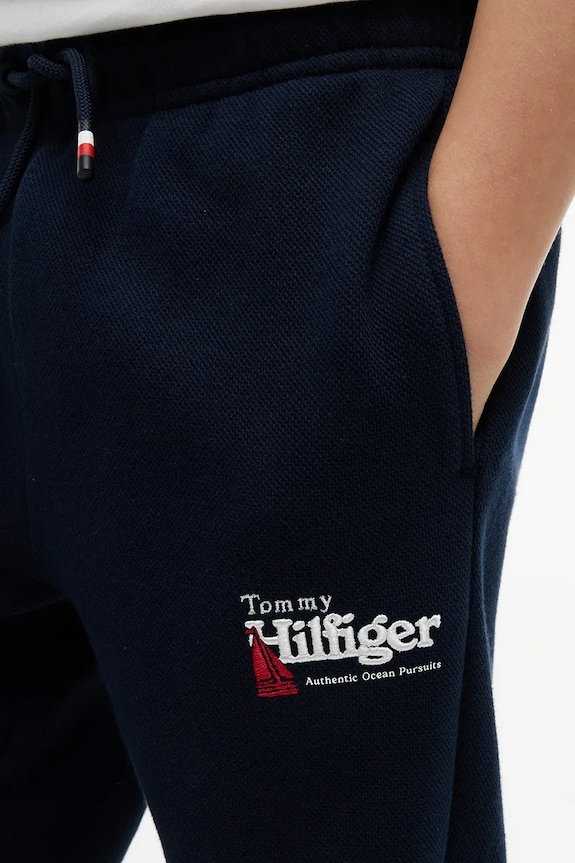 Tommy Hilfiger spodnie dresowe dziecięce bawełniane KB0KB10593.104.122.9BY2 granatowy