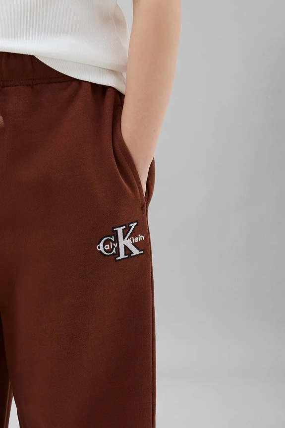 Calvin Klein Jeans pantaloni de trening pentru copii din bumbac LVCKTJC36G.128.170.9BY2 maro