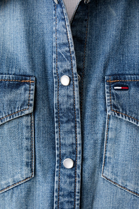 Tommy Jeans koszula damska jeansowa DW0DW23486 niebieski