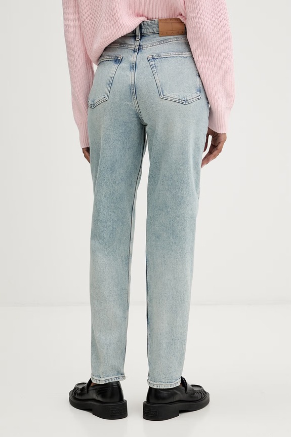 Oblačila Tommy Jeans kavbojke relaxed kroja ženske DW0DW23089 modra