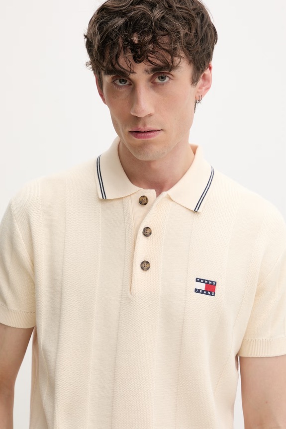 Tommy Jeans πλεκτό μπλουζάκι πόλο ανδρικό βαμβακερό μπεζ DM0DM23208