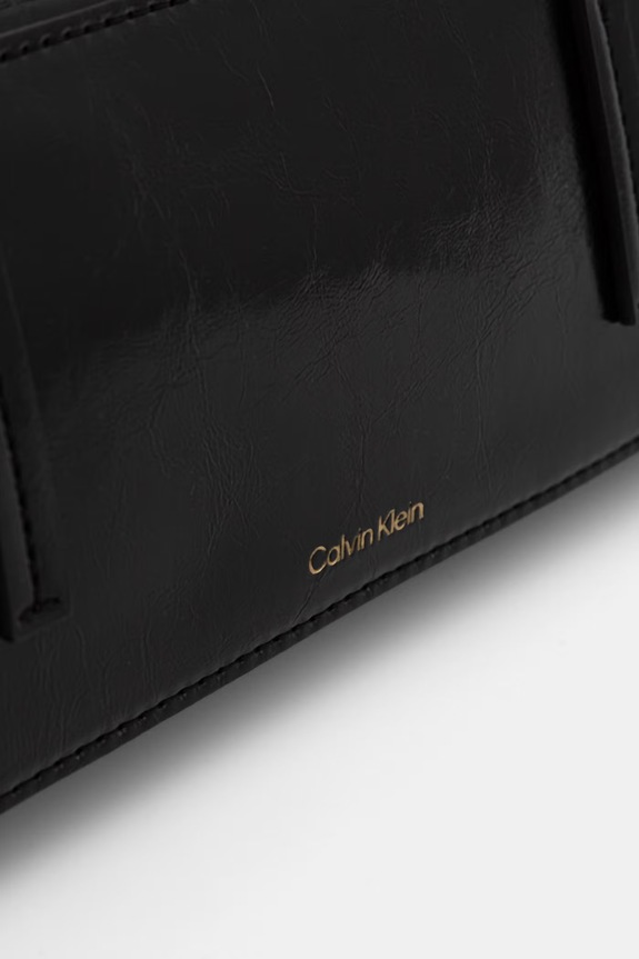 Calvin Klein kabelka typu baguette dámska z imitácie kože čierna LV04F3638G