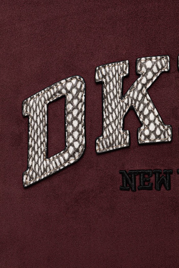 DKNY geantă crossbody pentru femei cu imitație de piele întoarsă burgundia R62AMR57