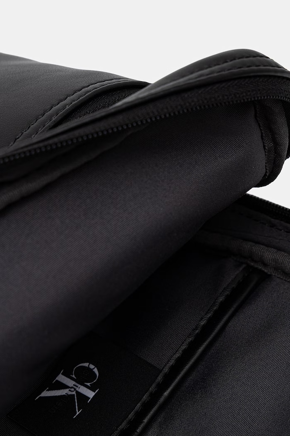 Calvin Klein saszetka męska z imitacji skóry LV04D3449G czarny