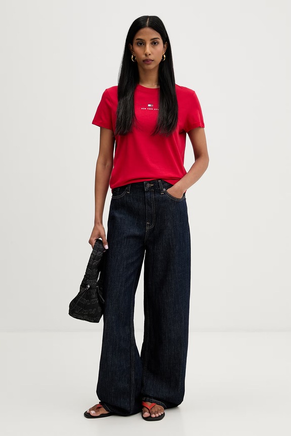 Tommy Jeans kratka majica ženska z bombažem DW0DW22789 rdeča AW26