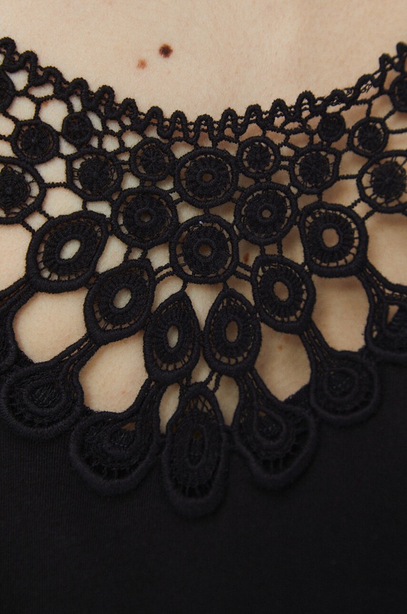 T-shirt bawełniany damskie z ozdobną aplikacją kolor czarny RS23.TSD701 czarny