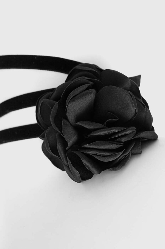 Naszyjnik damski z ozdobą w kształcie kwiatu kolor czarny RS24-AKD906 czarny RS24