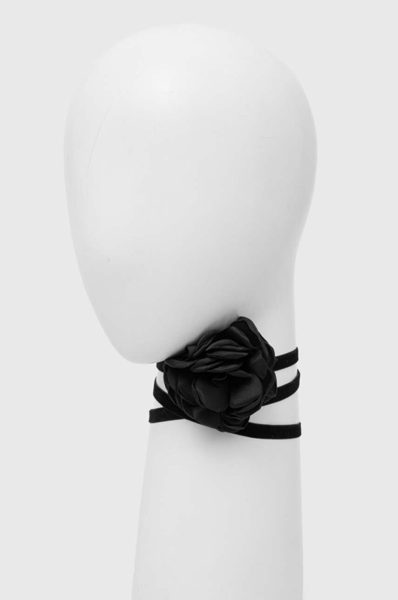 Naszyjnik damski z ozdobą w kształcie kwiatu kolor czarny czarny RS24-AKD906