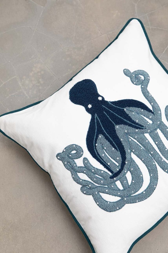 Dekoratívna obliečka na vankúš s ozdobnou aplikáciou 45 x 45 cm modrá farba modrá RS24-PSU701