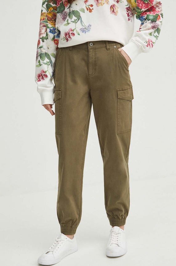 Spodnie damskie z kieszeniami cargo kolor zielony z elastanem zielony RS24.SPD300