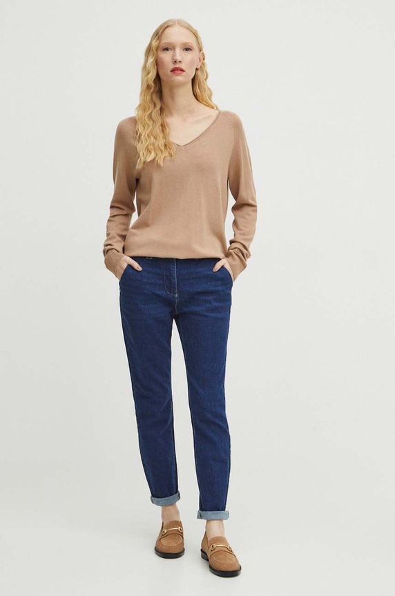 Sweter damski ze spiczastym dekoltem kolor beżowy RS24.SWD010 beżowy RS24