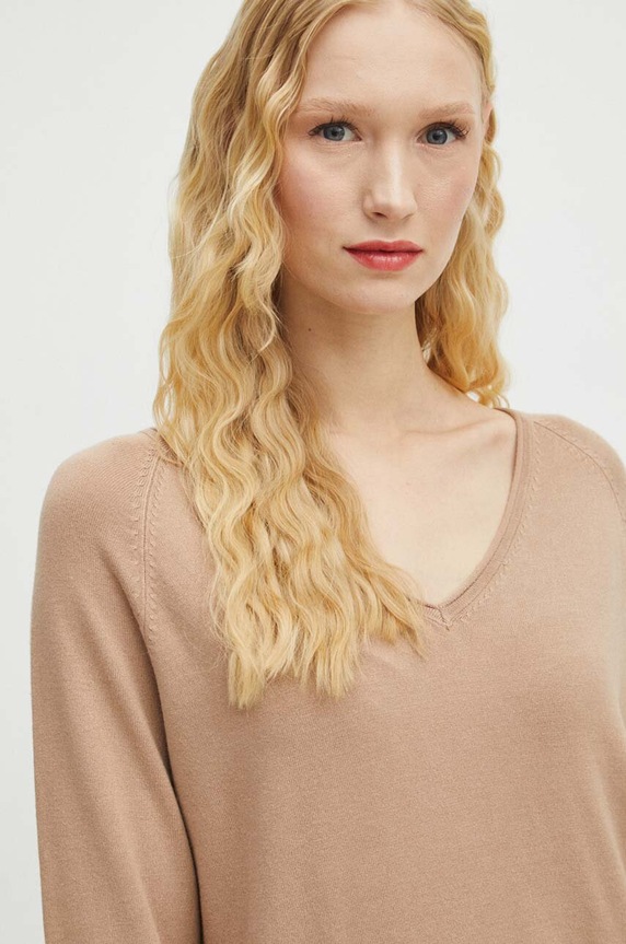 Sweter damski ze spiczastym dekoltem kolor beżowy beżowy RS24.SWD010