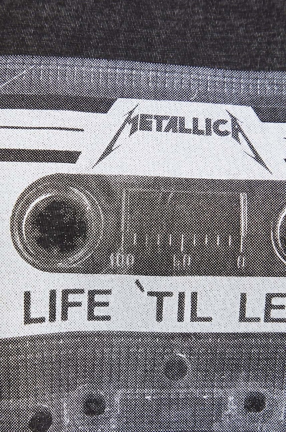 T-shirt bawełniany damski z nadrukiem Metallica kolor szary RS24-TSDB56