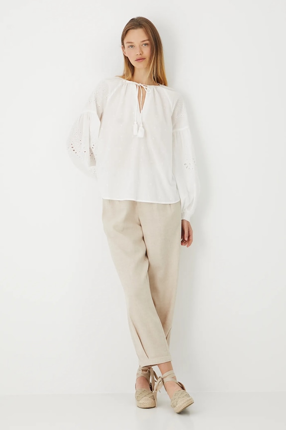 Bavlněná halenka dámská s ozdobnými výšivkami bílá barva vázaný bílá RS25.BDDA01