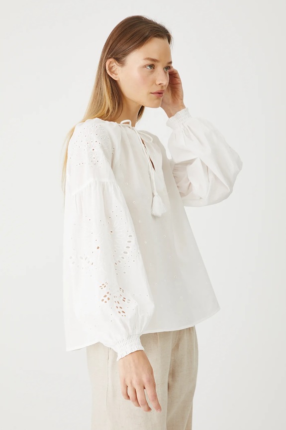 Bavlněná halenka dámská s ozdobnými výšivkami bílá barva RS25.BDDA01 bílá RS25