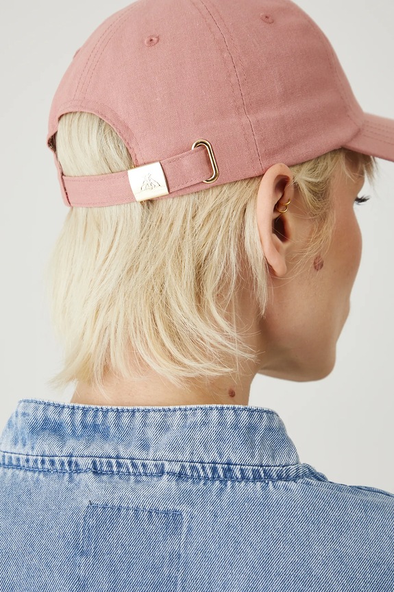 Czapka z daszkiem z lnem damska gładka kolor różowy RS25-CAD502