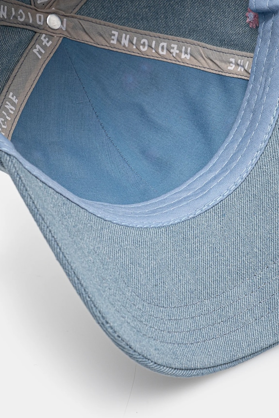 Czapka z daszkiem jeansowa z ozdobnym haftem kolor niebieski RS25-CAD503 niebieski
